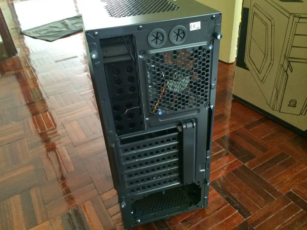 Unboxing & Review: Thermaltake Versa H21 38