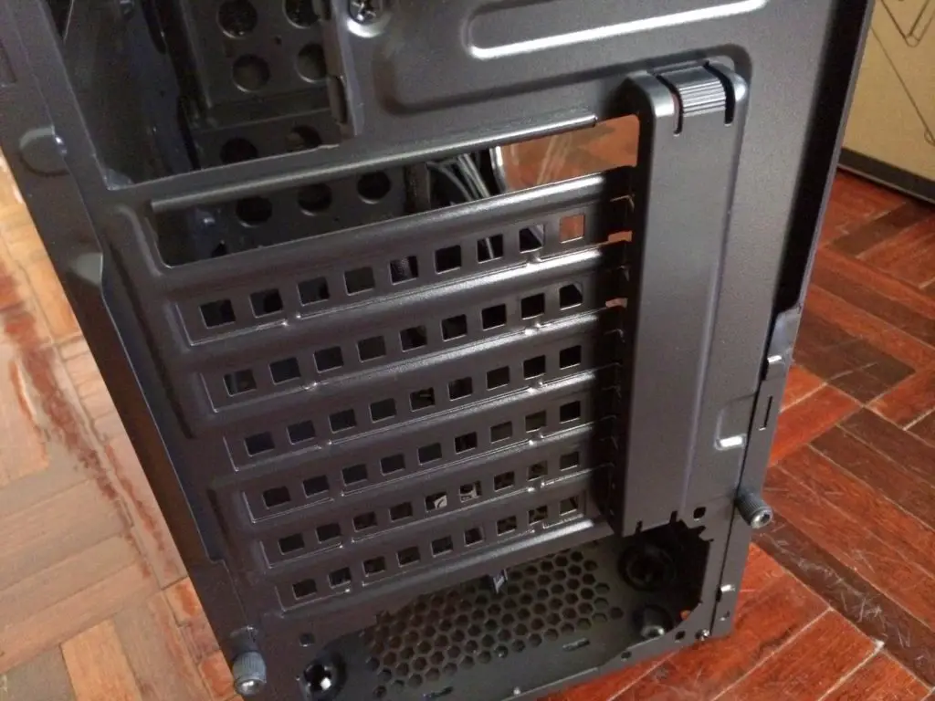 Unboxing & Review: Thermaltake Versa H21 42