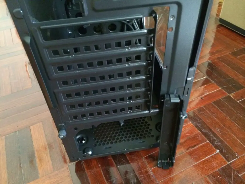 Unboxing & Review: Thermaltake Versa H21 44