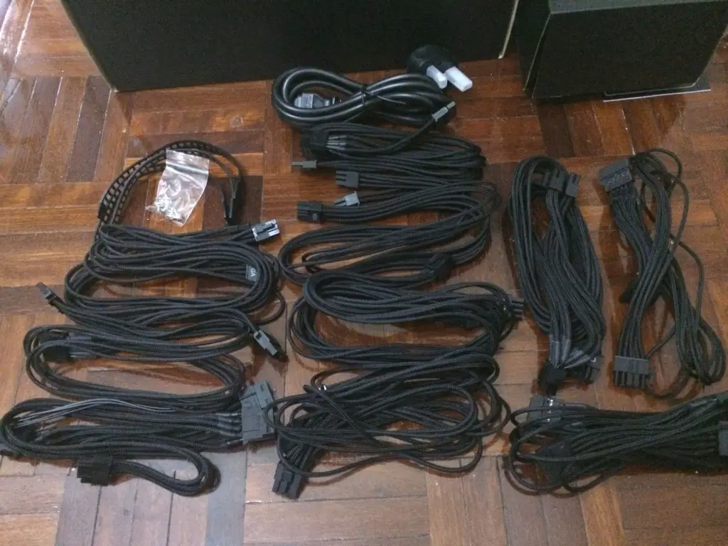 Unboxing & Preview: Bitfenix Fury 550G Gold Modular Power Supply 10