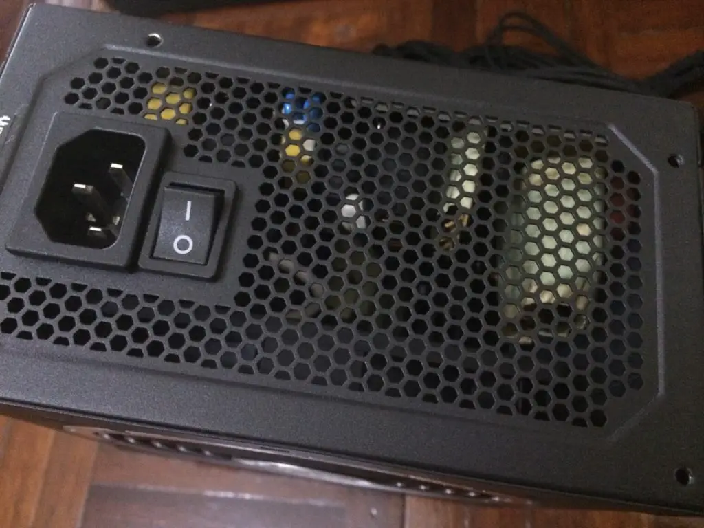 Unboxing & Preview: Bitfenix Fury 550G Gold Modular Power Supply 10