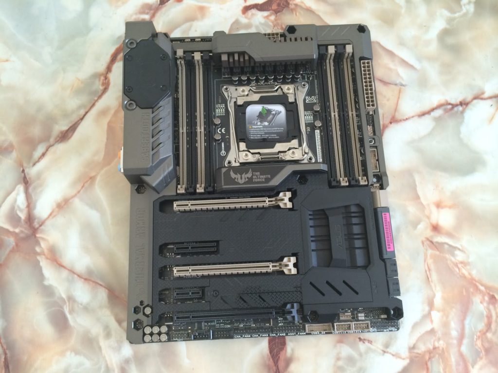 Unboxing & Review: ASUS Sabertooth X99 8