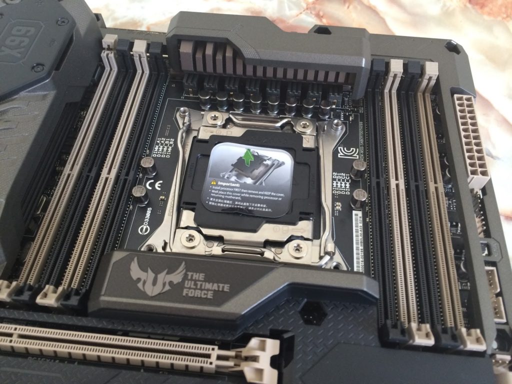Unboxing & Review: ASUS Sabertooth X99 12