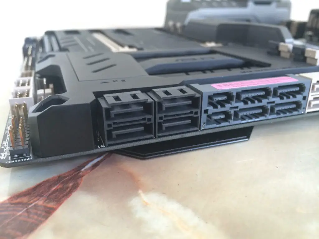 Unboxing & Review: ASUS Sabertooth X99 18
