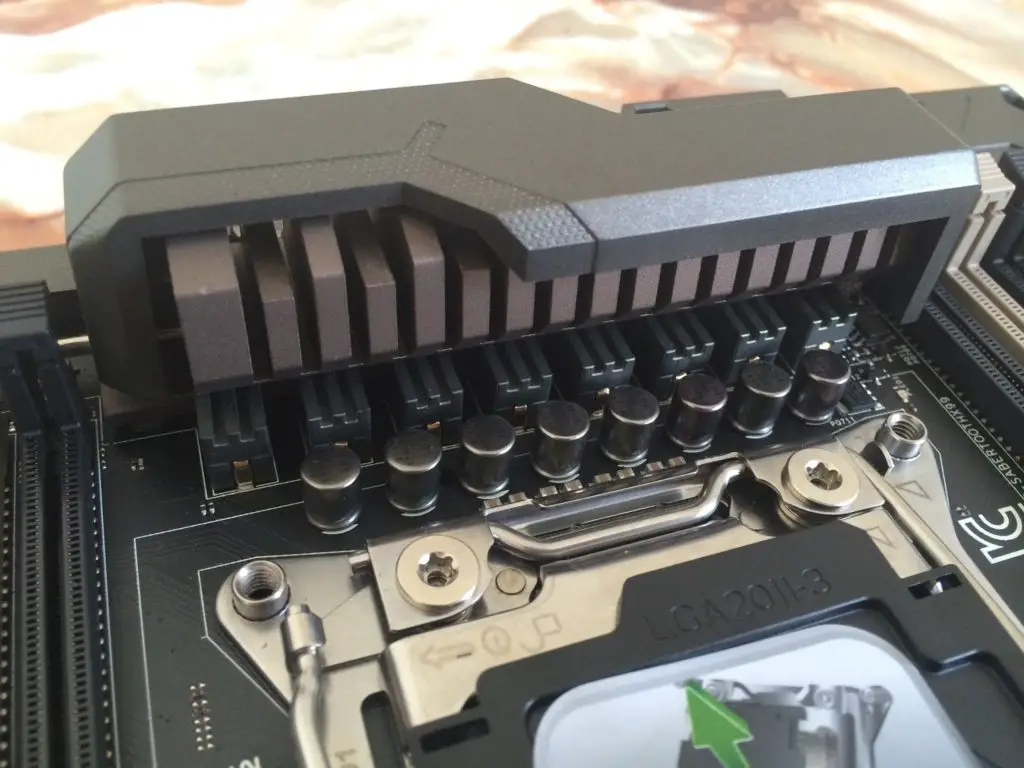 Unboxing & Review: ASUS Sabertooth X99 16