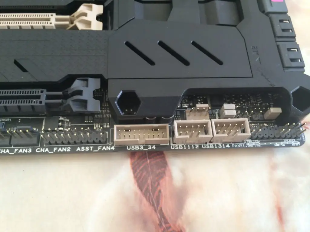 Unboxing & Review: ASUS Sabertooth X99 24