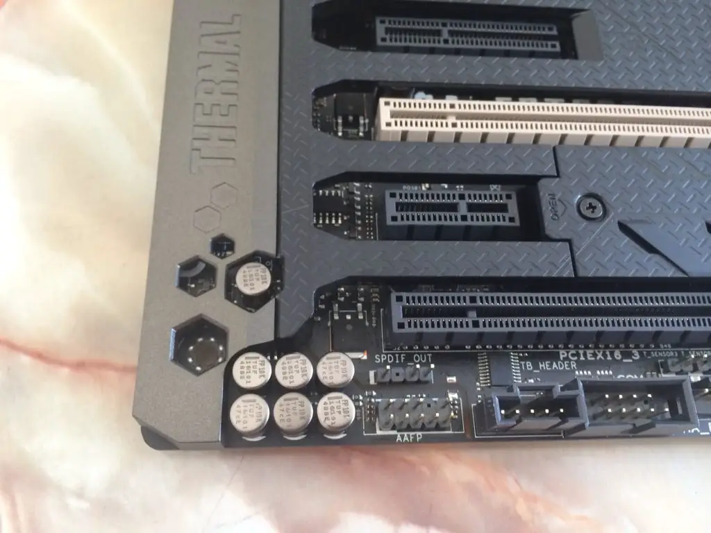 Unboxing & Review: ASUS Sabertooth X99 28