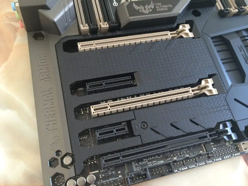 Unboxing & Review: ASUS Sabertooth X99 30