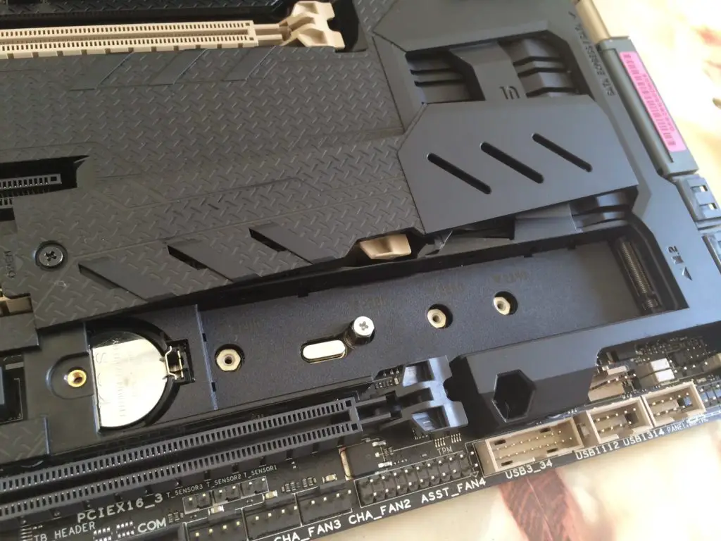 Unboxing & Review: ASUS Sabertooth X99 26