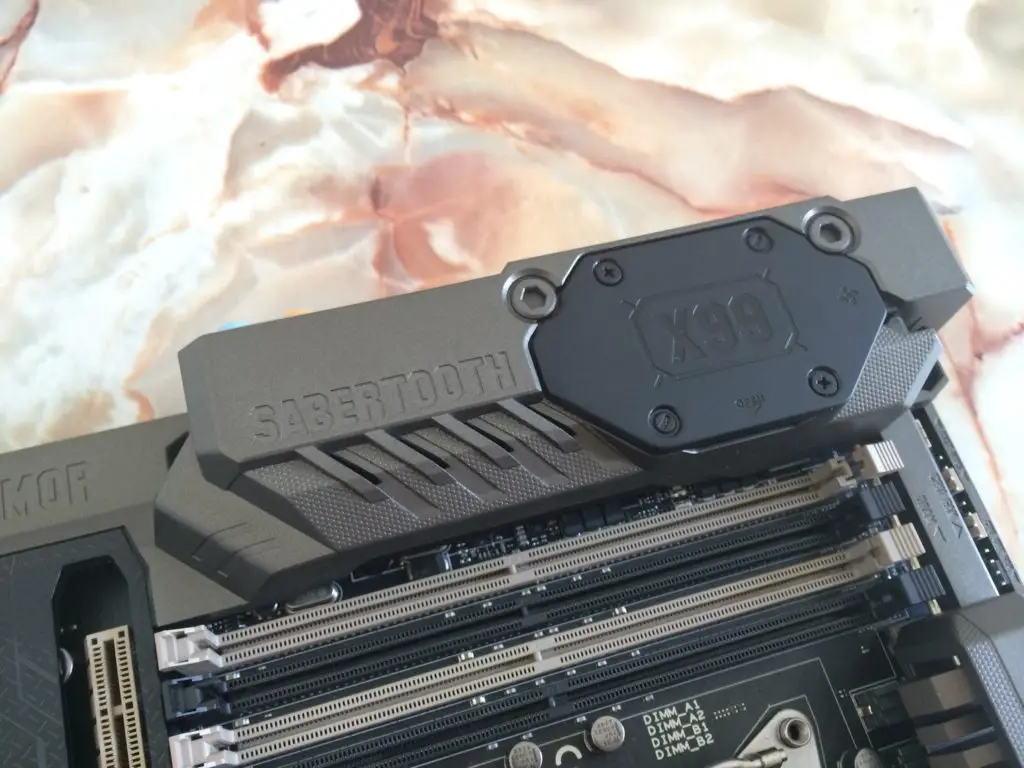 Unboxing & Review: ASUS Sabertooth X99 32