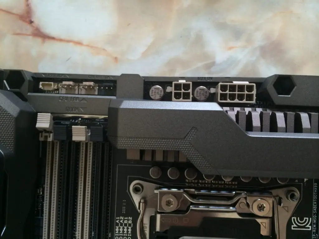 Unboxing & Review: ASUS Sabertooth X99 36
