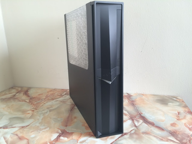 Unboxing & Review: SilverStone Raven Series RVZ02 Mini ITX Chassis 16