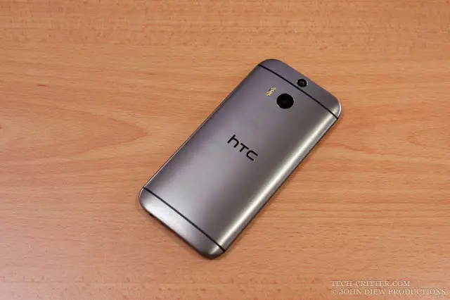 Unboxing & Review: HTC One M8 Eye 12