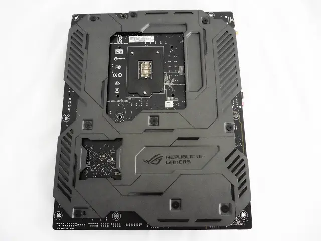 Unboxing & Review: ASUS ROG Maximus VIII Formula 14