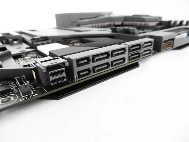 Unboxing & Review: ASUS ROG Maximus VIII Formula 22