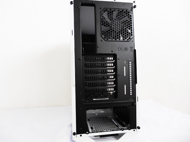 Cooler Master MasterBox 5 Dual Tone Review 20