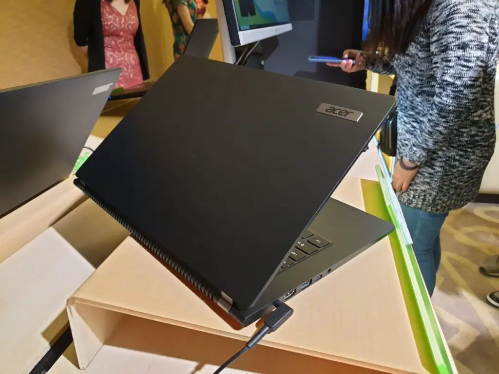 Acer TravelMate P614