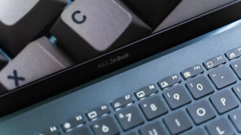 ASUS ZenBook UX425 14