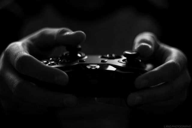 xbox controller pexels lalesh aldarwish 194511