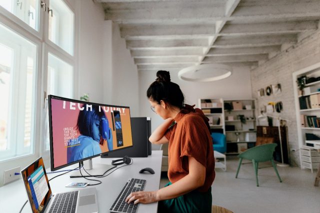 Dell UltraSharp 40 Curved Monitor Featured