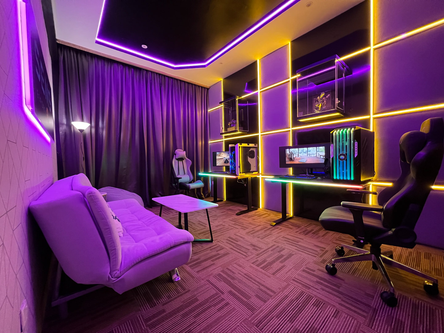 Hotel Game Room: Esports Entertainment for Guests