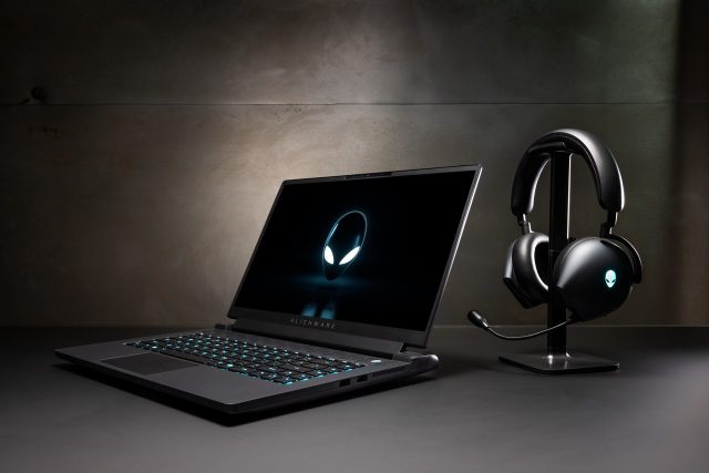 Alienware m17 R5