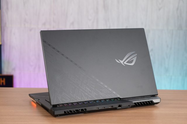 ROG Strix SCAR 17 SE 04