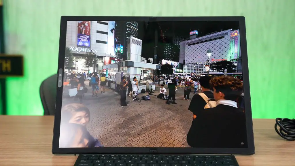 How is it like to actually use the ASUS Zenbook 17 Fold OLED UX9702