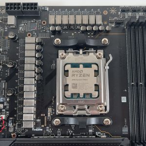 MSI MPG X670E CARBON WIFI 12