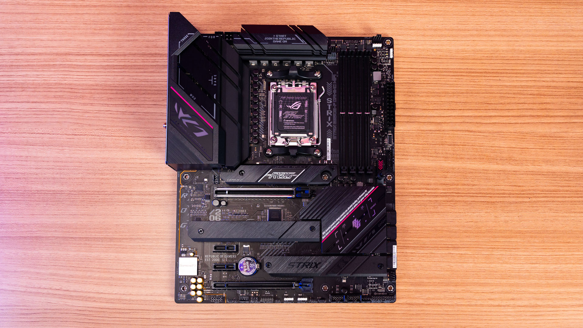 ASUS ROG Strix B650EF Gaming WiFi overview