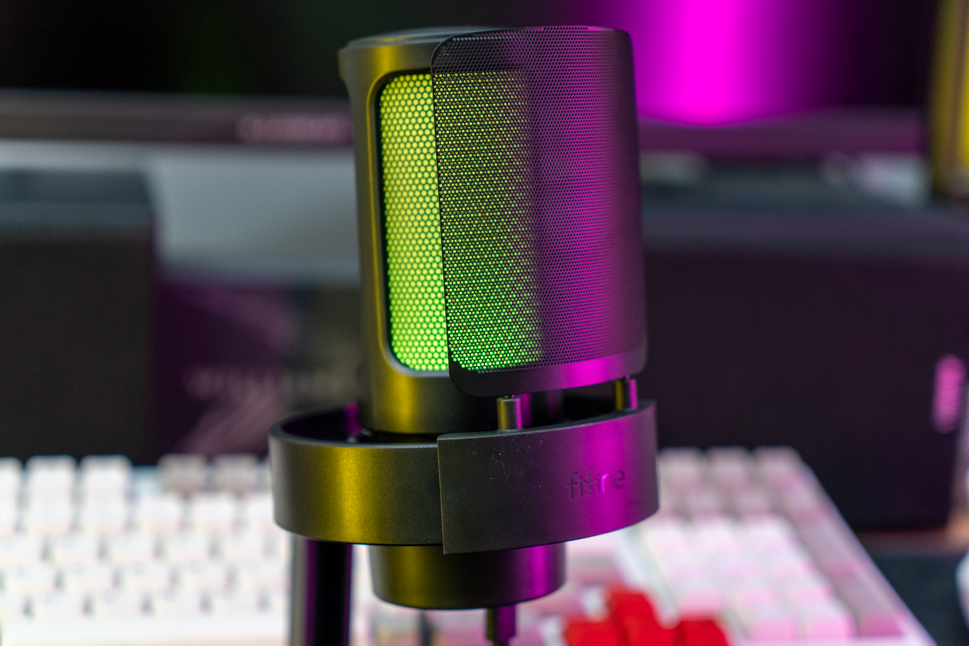 Razer Seiren X microphone review: Doesn't show its age