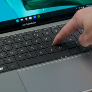 ASUS Zenbook 13 S OLED UX5304 review