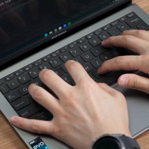 ASUS Zenbook 13 S OLED UX5304 review 14