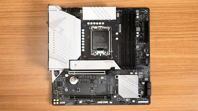 Gigabyte B760 AORUS Elite AX DDR4 (6)