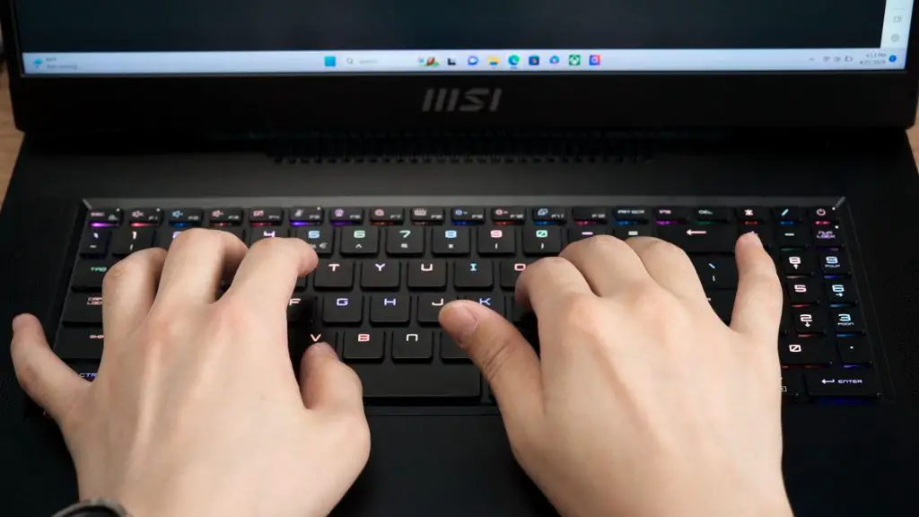 MSI Titan GT77HX 13VI review 11