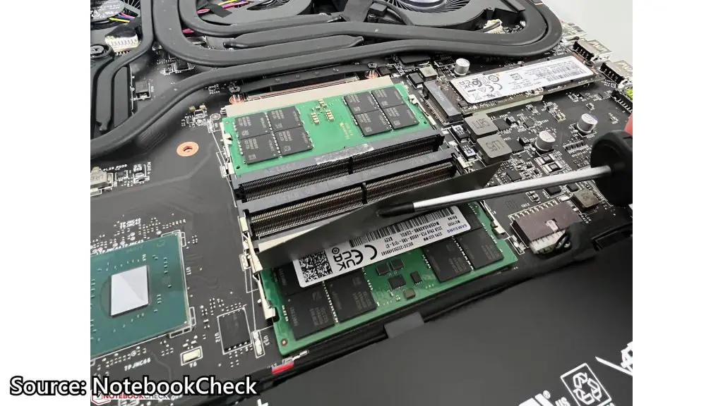 MSI Titan GT77HX 13VI review 33