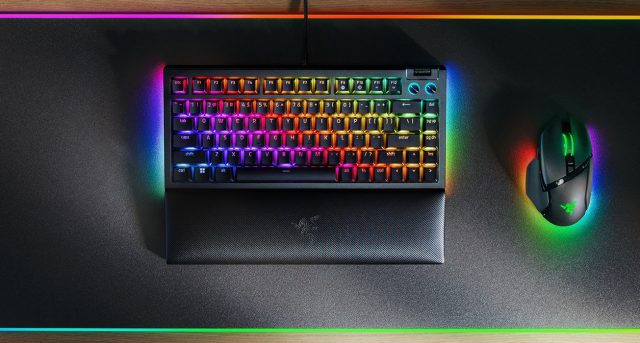 Razer BlackWidow V4 75% gaming keyboard featured