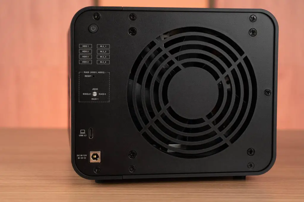 TerraMaster D8 Hybrid 05
