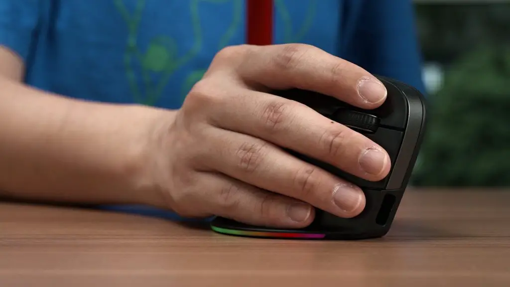 Razer Pro Click V2 Vertical Edition mouse review 7
