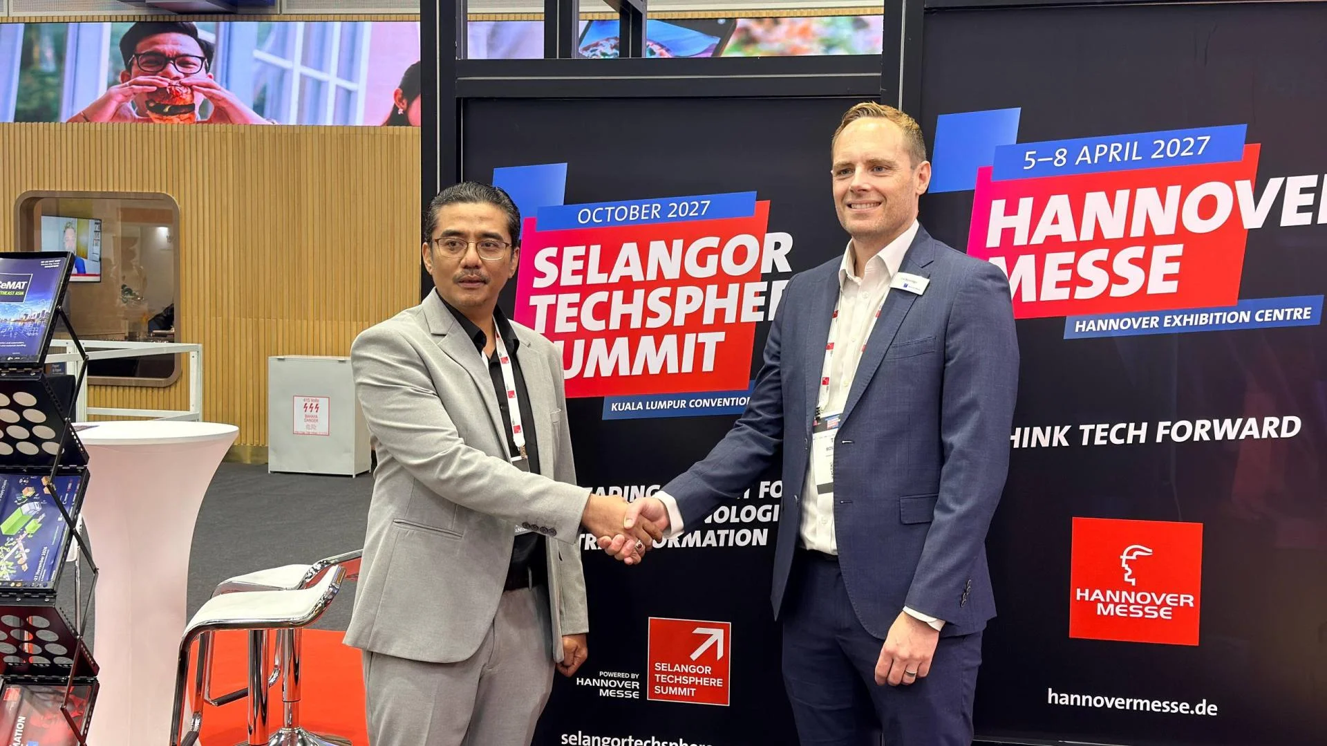 Dr Harizal (left) with Tim Bostridge 2