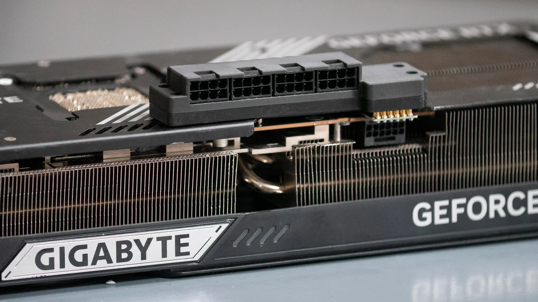RTX 5090 4x PCIe 8 Pin Mod (2)