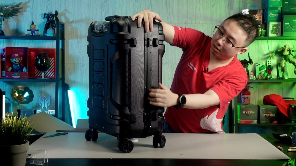 Acer Predator Robust Luggage 22inch 03