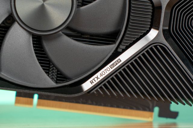 NVIDIA GeForce RTX 4070 SUPER FE 04