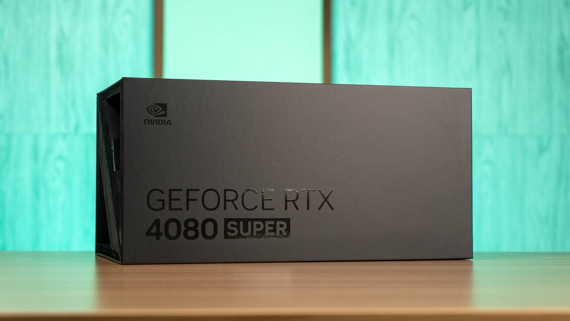 NVIDIA GeForce RTX 4080 SUPER FE 01