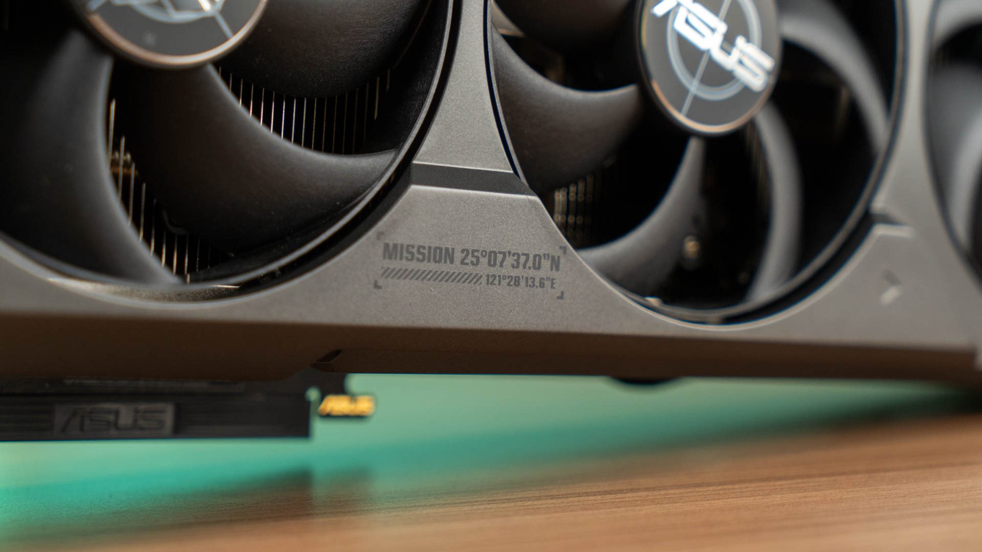 TUF Gaming GeForce RTX 4080 SUPER 15