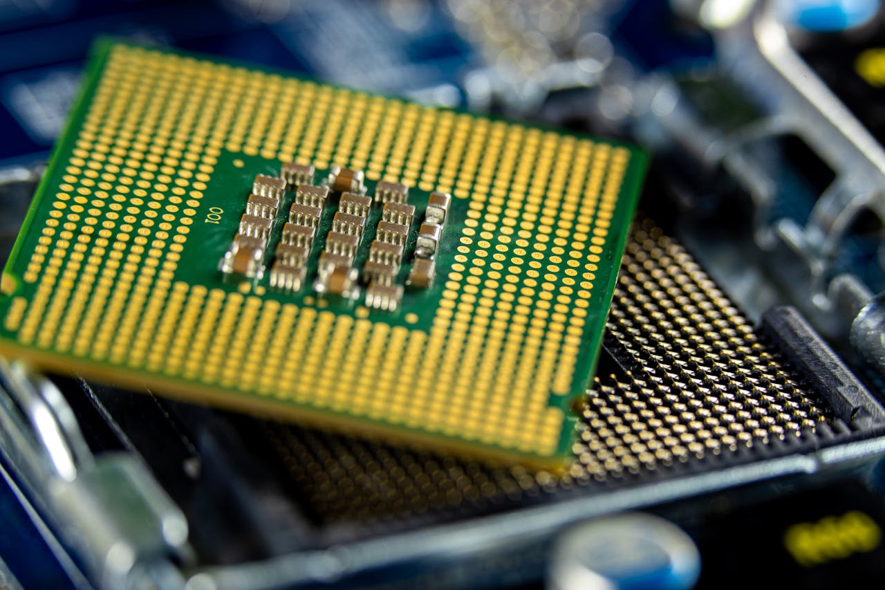 Direct Components Smart Manufacturing in Semiconductors: From Data to Chips